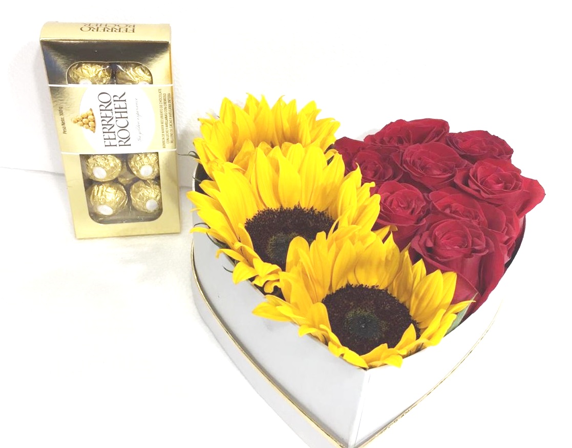 Caja corazón con 3 girasoles y 8 rosas ecuatorianas y Bombones Ferrero  Rocher 100 Gramos 